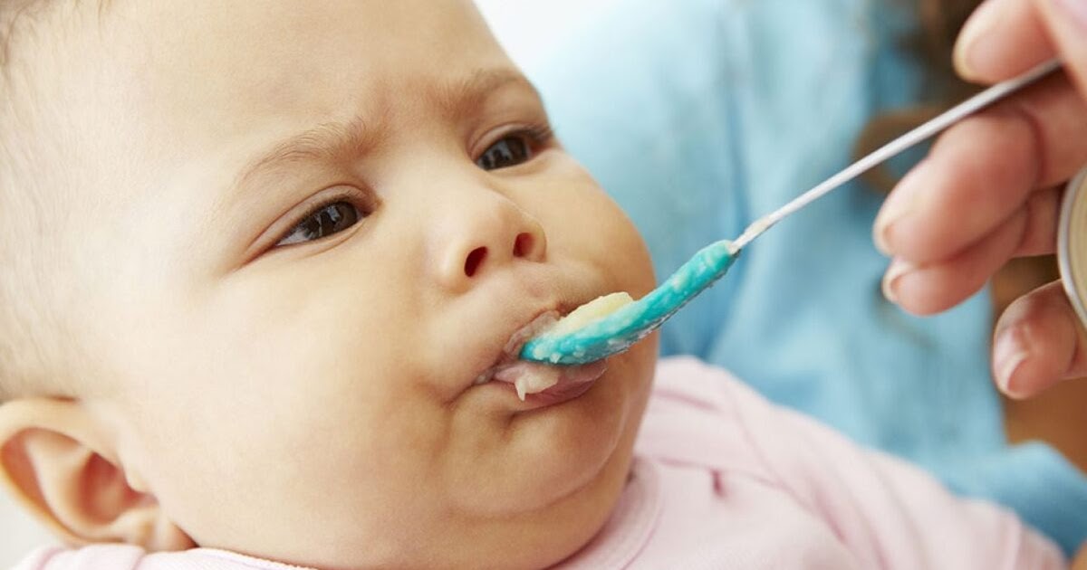 أهم و أفضل  النصائح لتشجيع الرضيع على تناول الأطعمة الصلبة؟